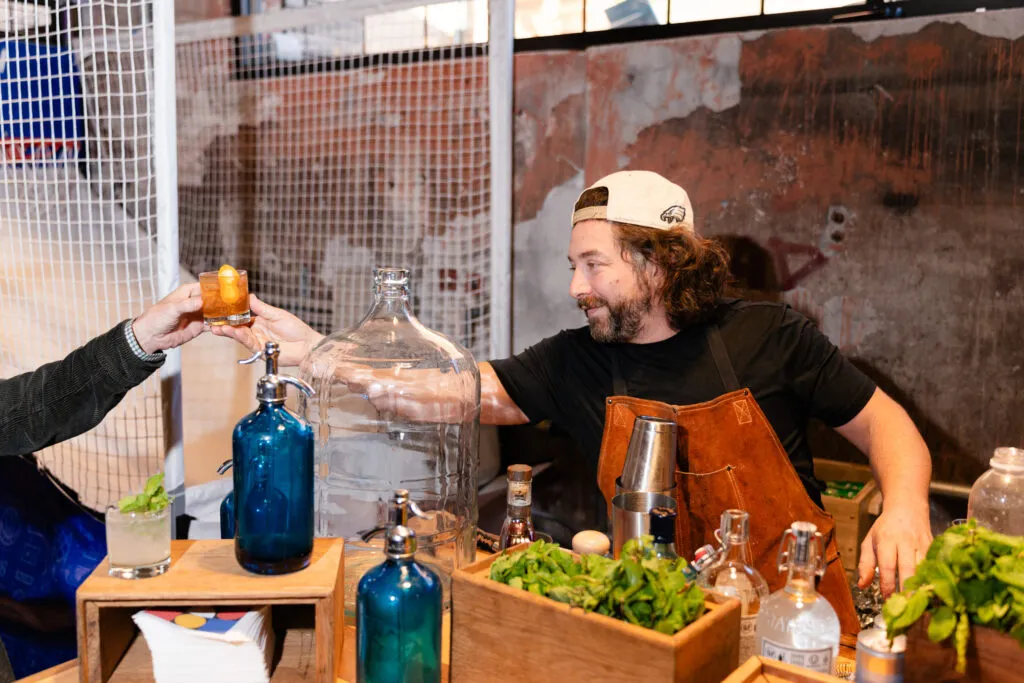 bar tender at 1682